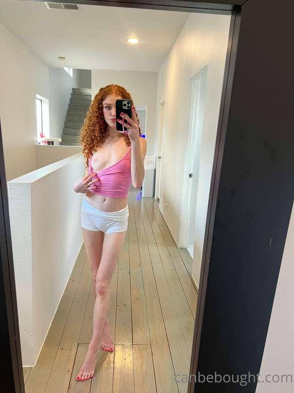 Say hello to my little titty🙋🏼‍♀️✨😜lol