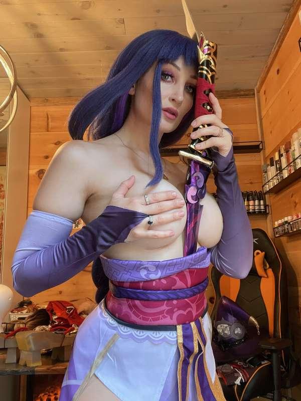 Boob sword is best sword 💦 I woke up early today to shoot so..