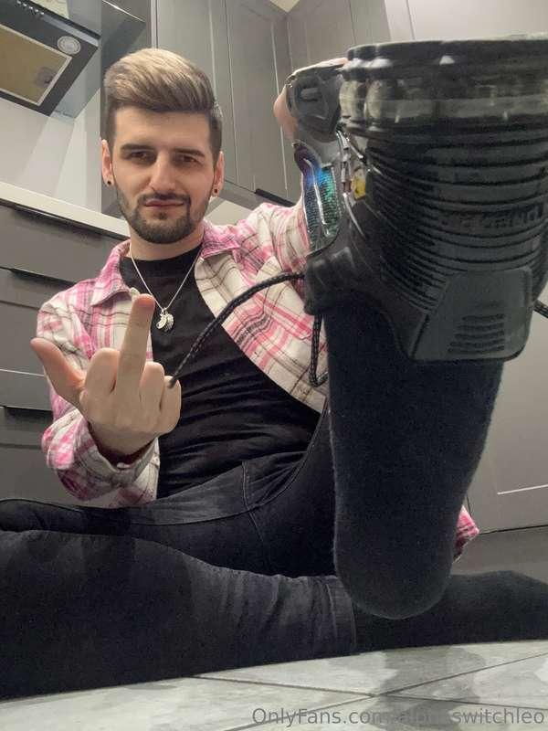 Dam these socks are sweaty as hell 😈