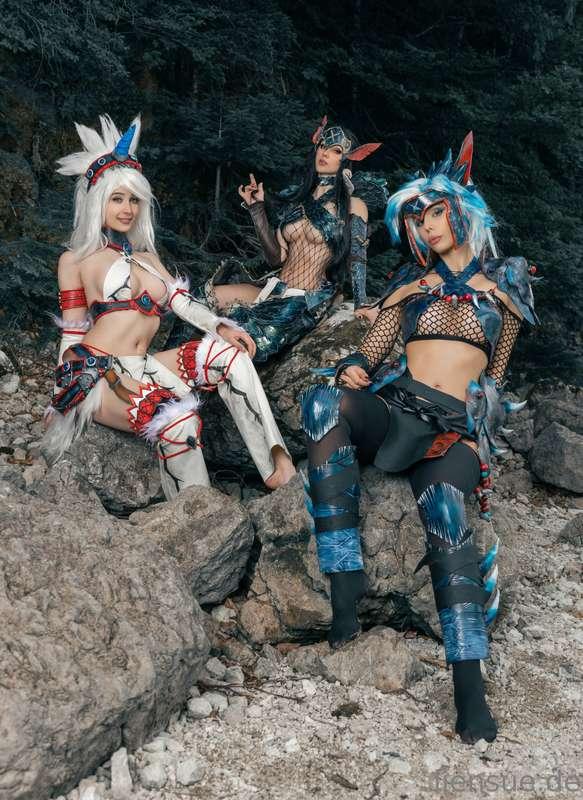 🖤💙 @katekeycosplay and @gumiho are the best companions to hu..