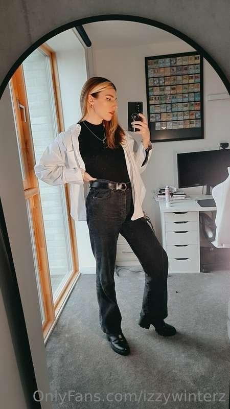 What kind of vibe is this outfit???