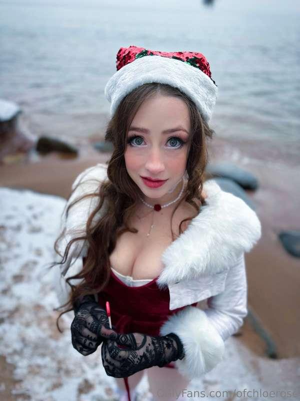 I'm SO excited it's finally December! That means Christmas i..