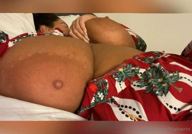 OPEN IT BABY! cum and see these swinging tits 💦💦