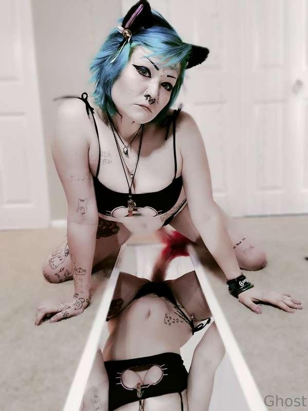 Everybody loves a cute cat girl right ? 😻🖤

✨Tip 8$ and get ..