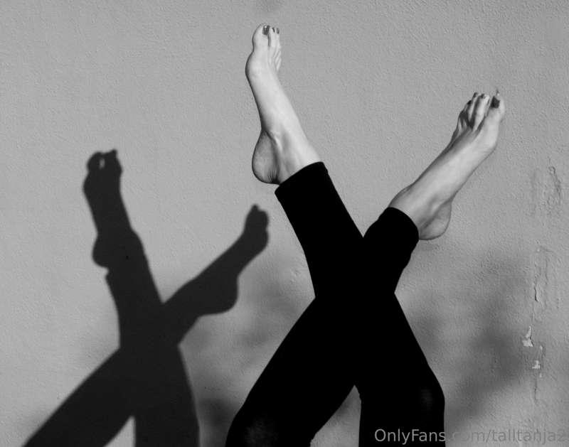 I have my artsy moments..
I could definitely see this piece ..