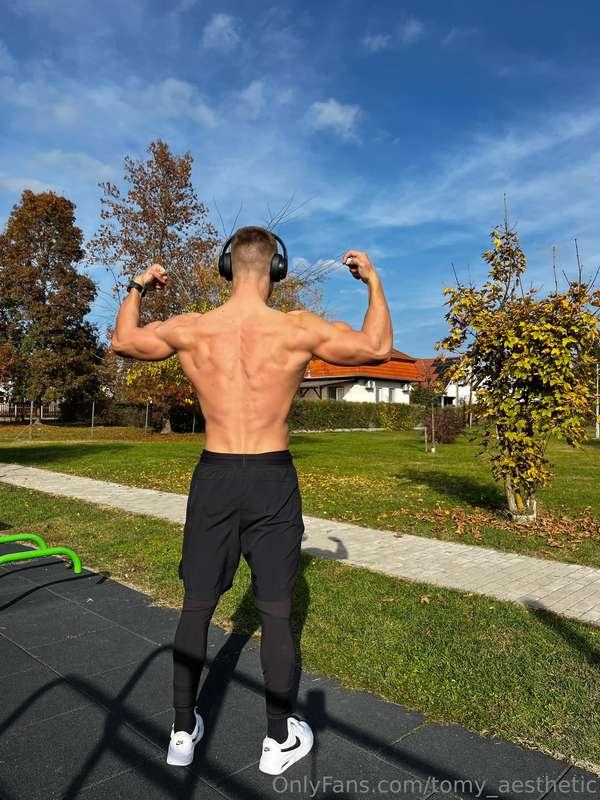 Sun’s out, buns out! 