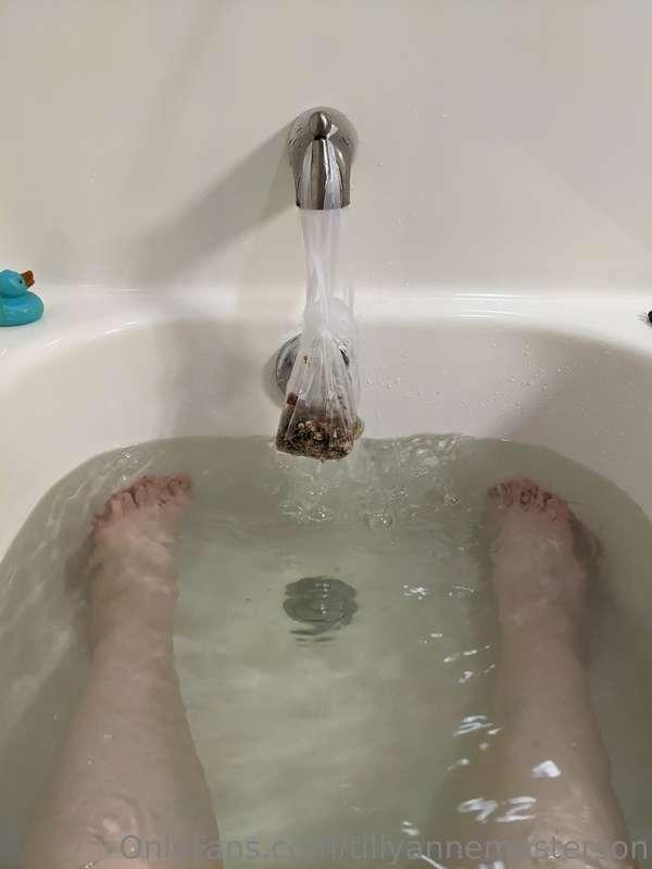 Trying out a new bath tea and once again realize my bathtub ..