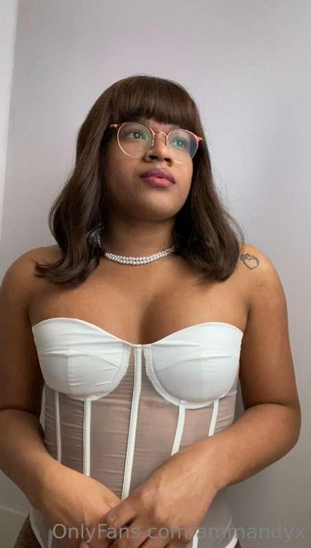 What do you think of that corset?

¿Qué opinas de ese corsé?