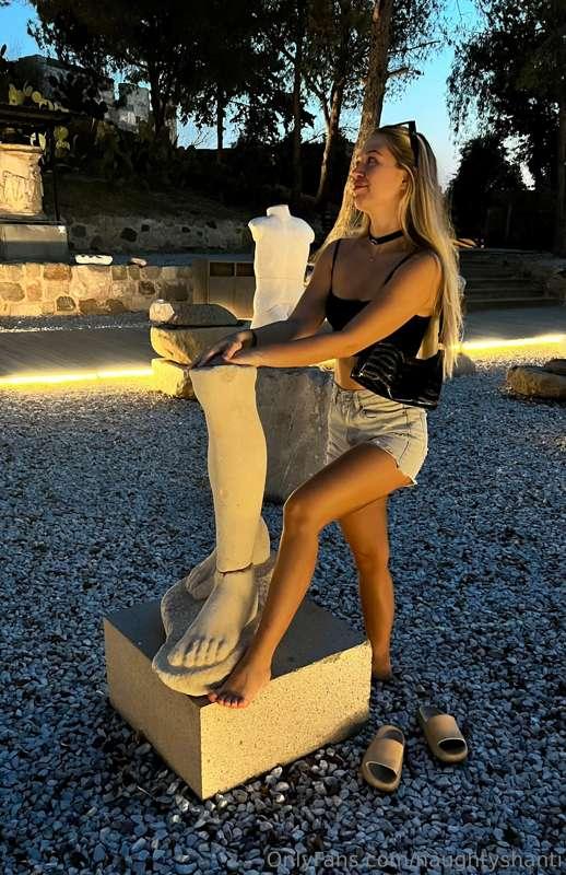 I want a statue of my feet too 😩😅 My feet definitely deserve..