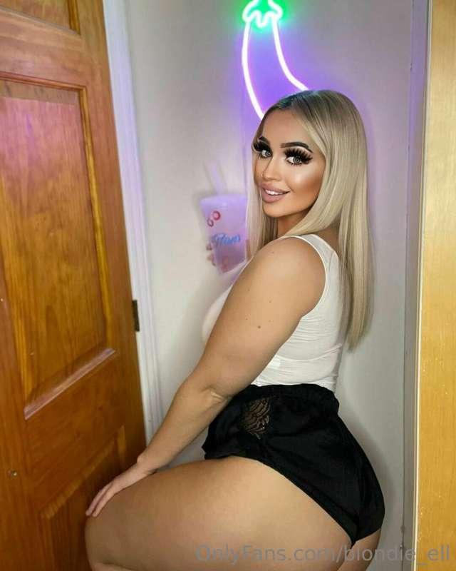 Flirt level unlocked: Pro. Proceed with compliments. 😄💬 Foll..