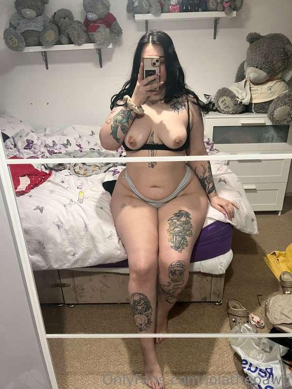 Me 🤝 mirror nudes