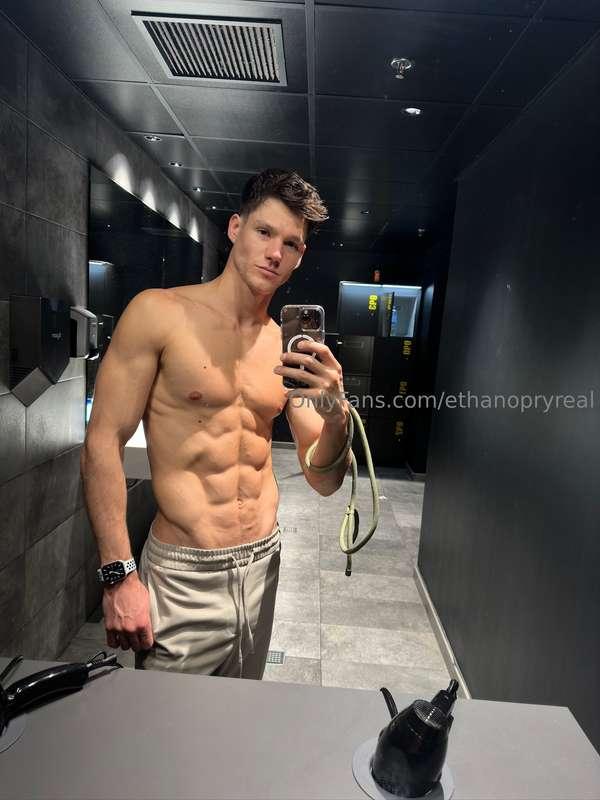 Meet me in the shower after workout😝
