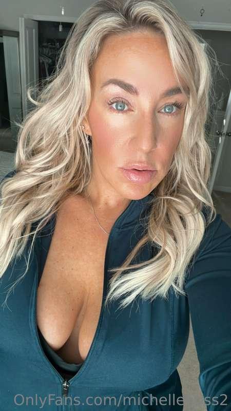 LUNCH BREAK GETTING BROWS DONE CANT WAIT TO SHOW YOU