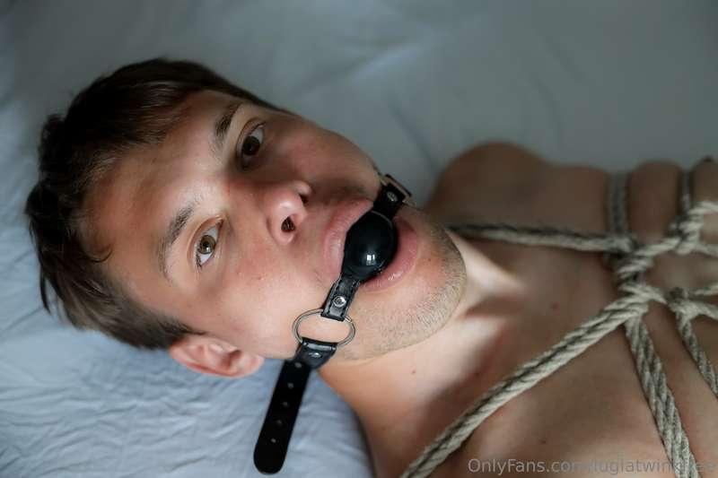 Would you leave me at home like this? 🙊⛓️