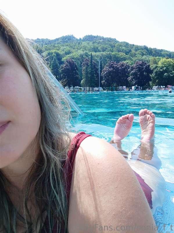 My feet rest and you should not. Slaves live in eternal labo..