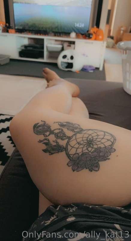 💋It’s Thursday can we just appreciate Thicc thighs 💋