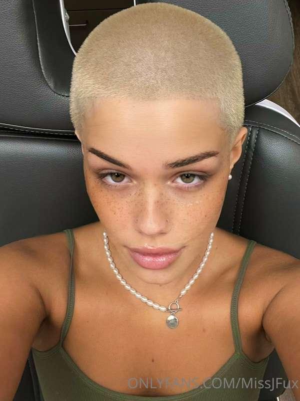 🫦