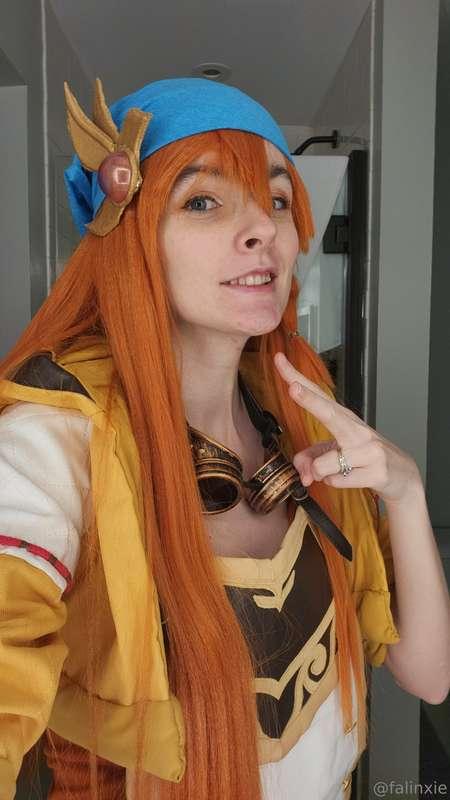 Do y'all wanna see a sexy Minayle shoot?

Maybe just wearing..