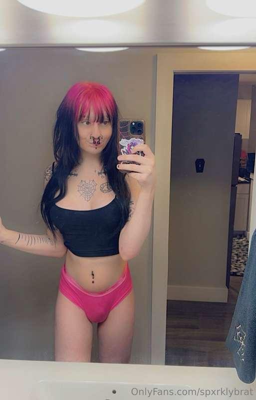 tank top n panties w a bulge ofc hehe <3