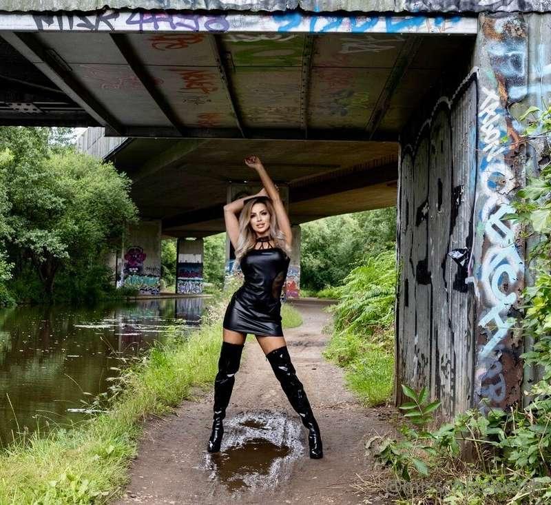 # Get lost with me in the middle of nowhere🌿