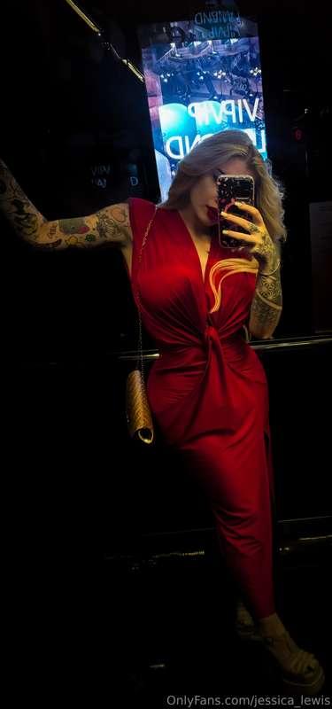 If we had a date, what would you like me to wear? 🙈🙀