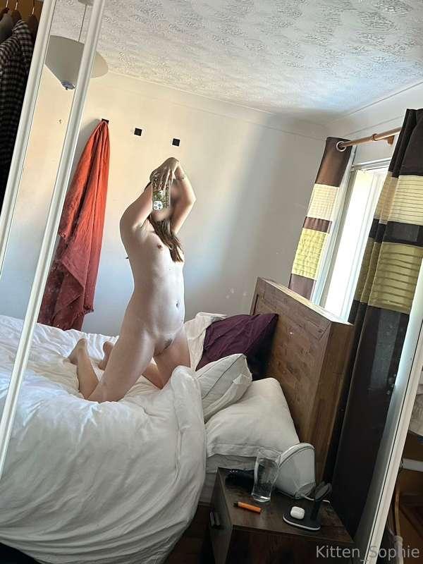 Cheeky weird morning pics??