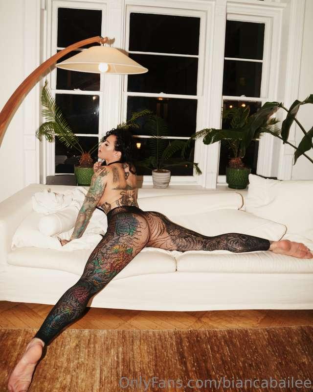 reminder that i'm always looking for a streching partner 😏 ❤..