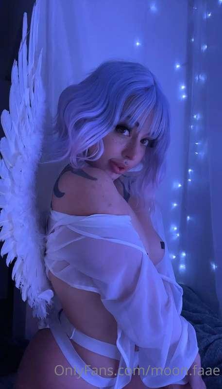 Angel face with devil thoughts 😈
