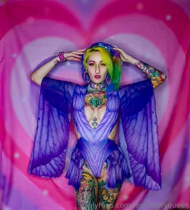 I had so much fun with myself shooting my new outfit... This..