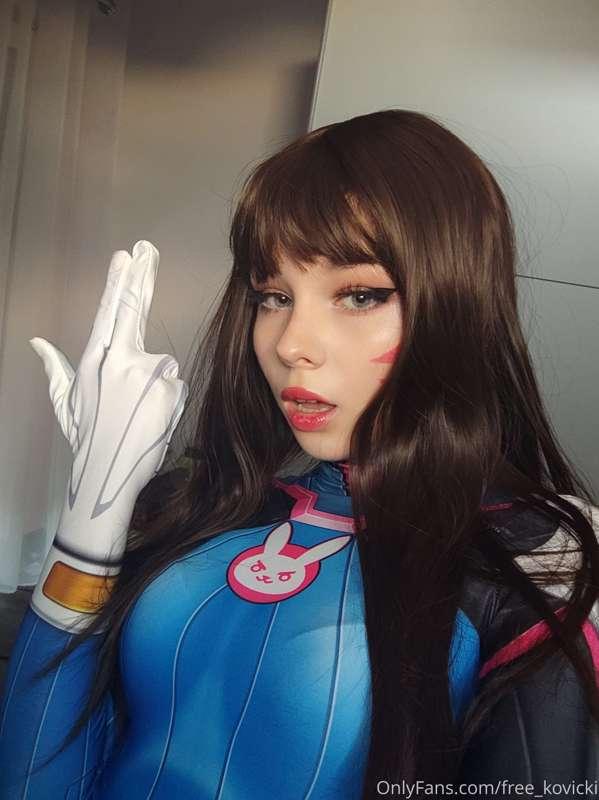 the way i made so many cute d.va pics, all available on @kov..