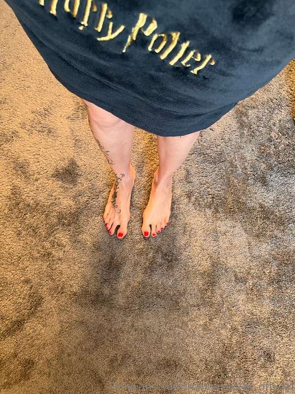 Frisch geduscht..kommst du vorbei und hilfst mir beim Eincre..