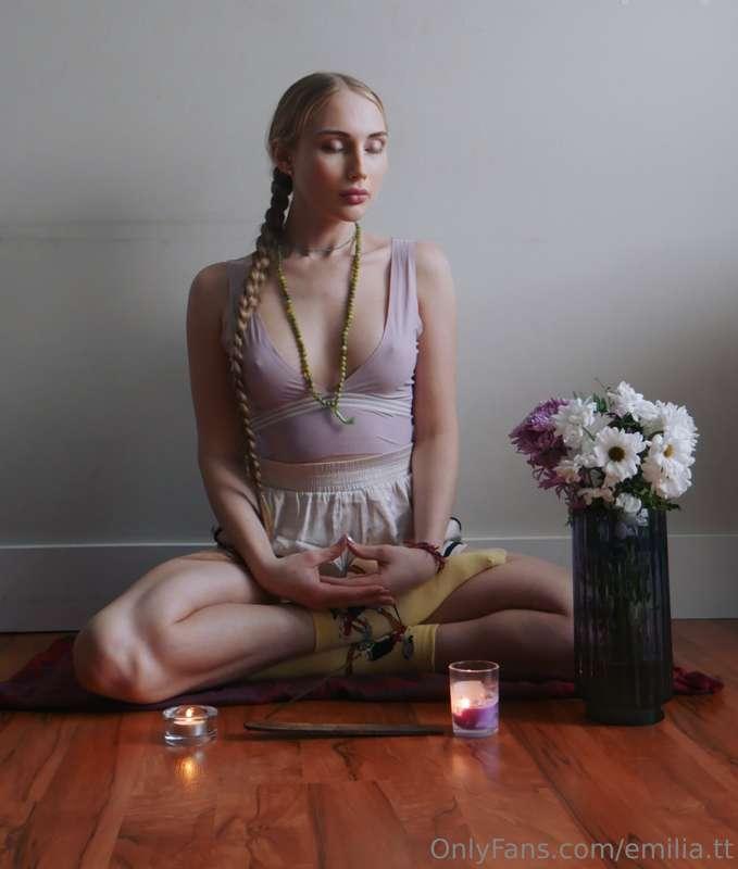 I'm still celebrating yoga day💦, so why don't you join me?✨