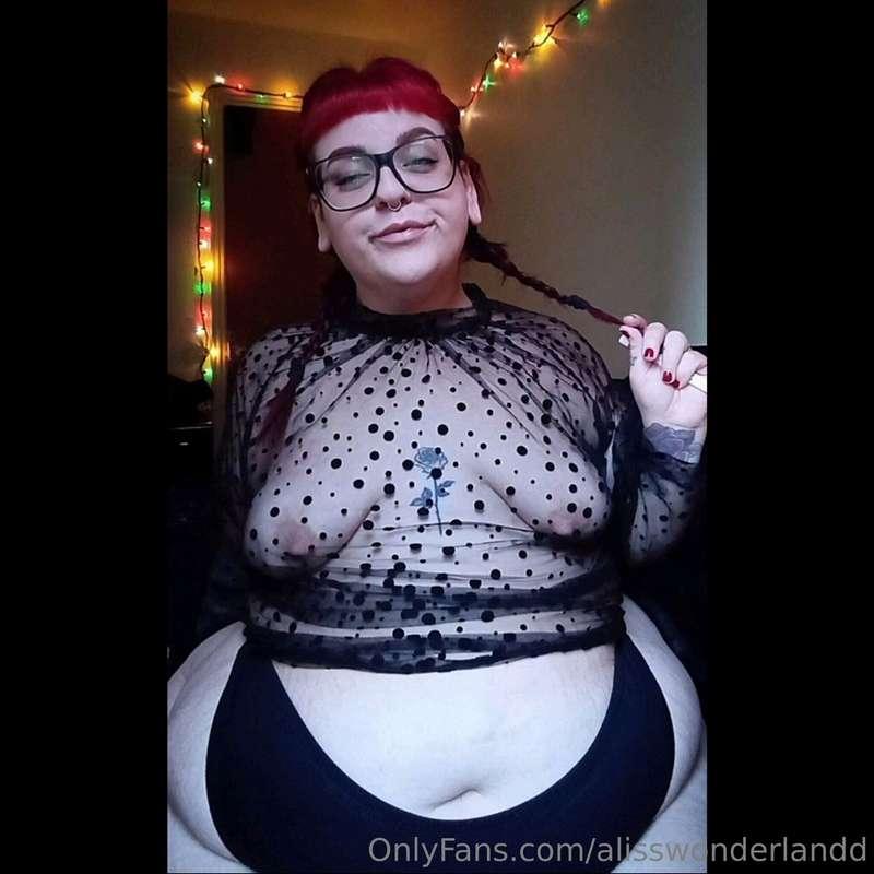 Look at me, i feel so pretty 😍 And my boobs looks so good 🤤 ..