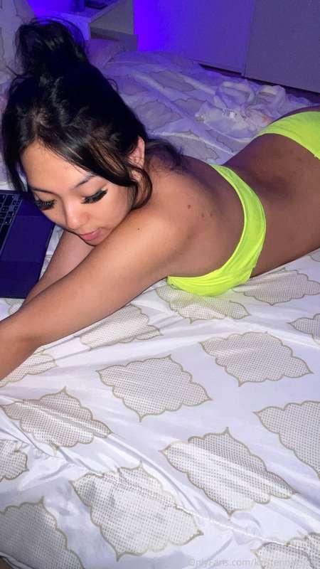 What do u guys think of my neon outfit? 🥵