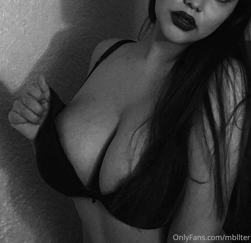 Always look better in all black