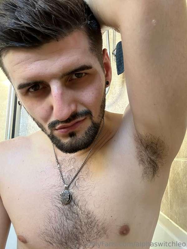 Sniff my sweaty pits boy 😈