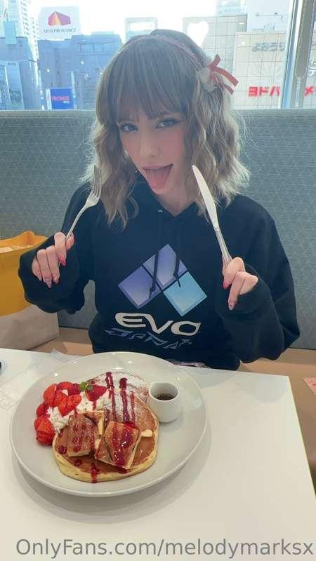 Me or the pancakes? 😋 (okay guys! This is an easy one!!! 💖)