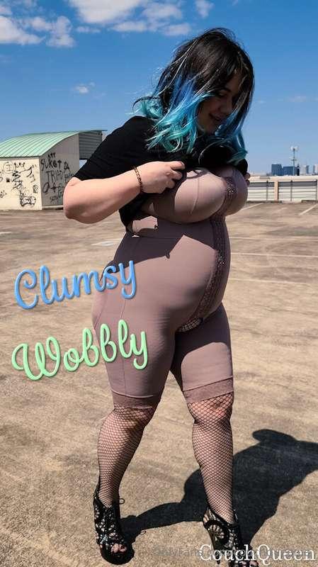 I broke a heel! 😱full vid: https://onlyfans.com/1469688564/c..