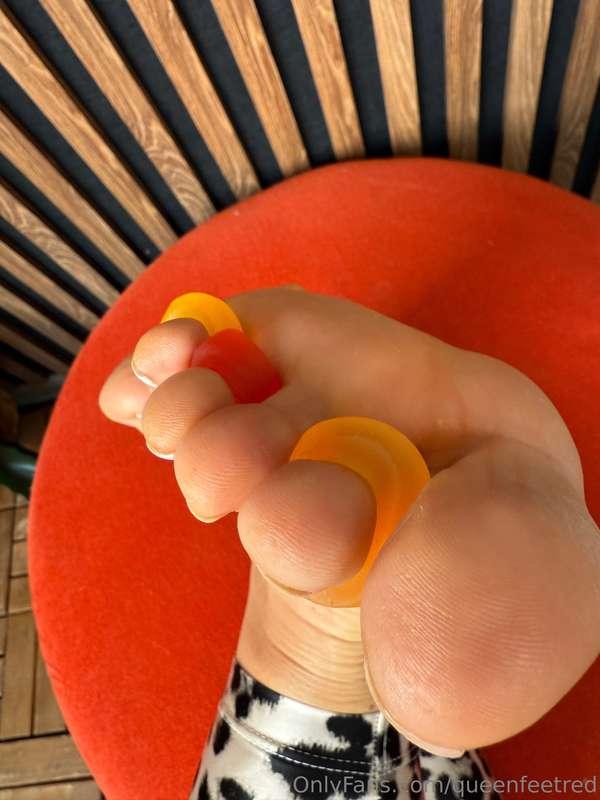 queenfeetred image #14