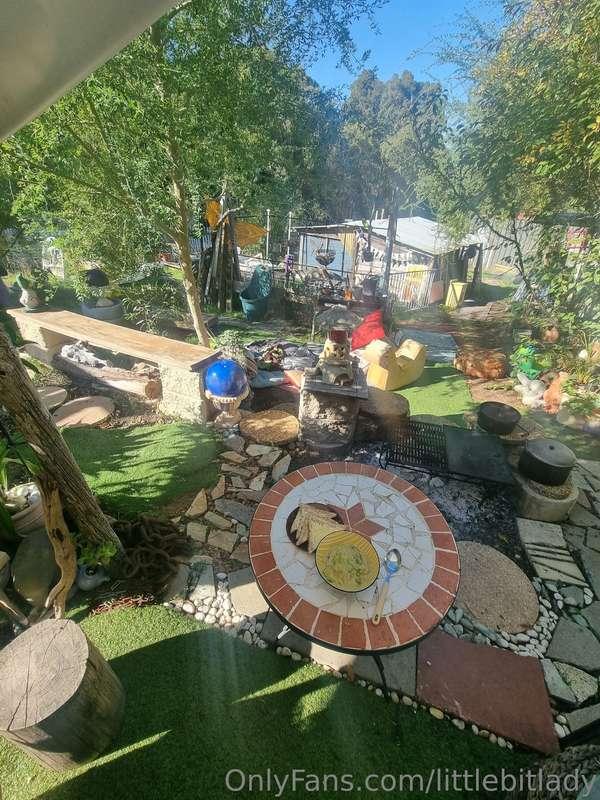 Broccoli soup in the treehouse garden for lunch before getti..