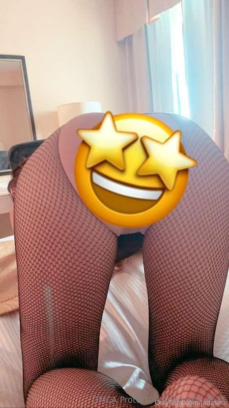 Close up of my sweet pussy in this sexy outfit 😈damn sooooo ..