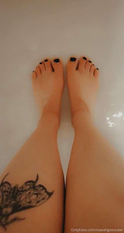 I think it's time I repainted my toes