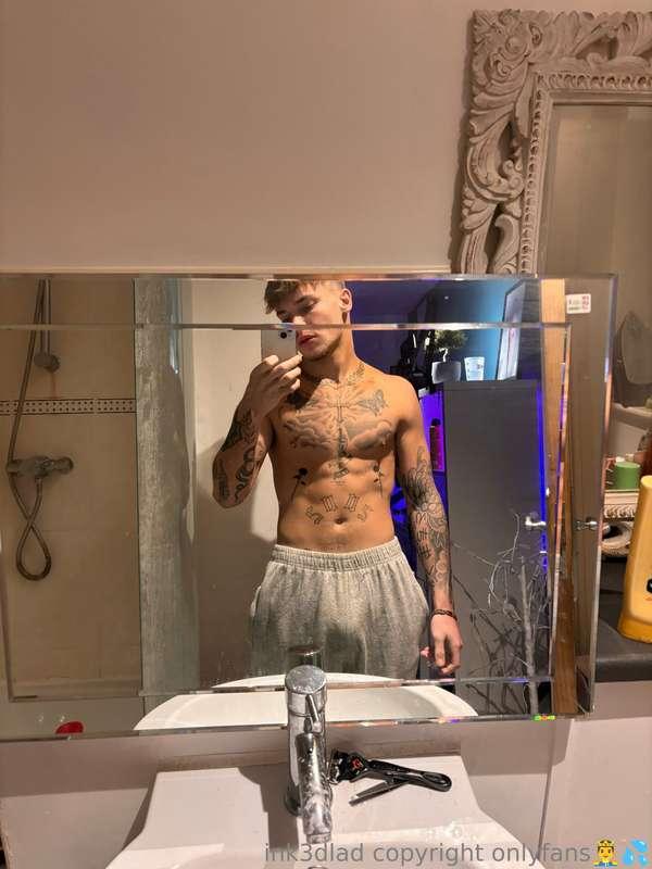 I’m so horny can’t wait for the live 😋