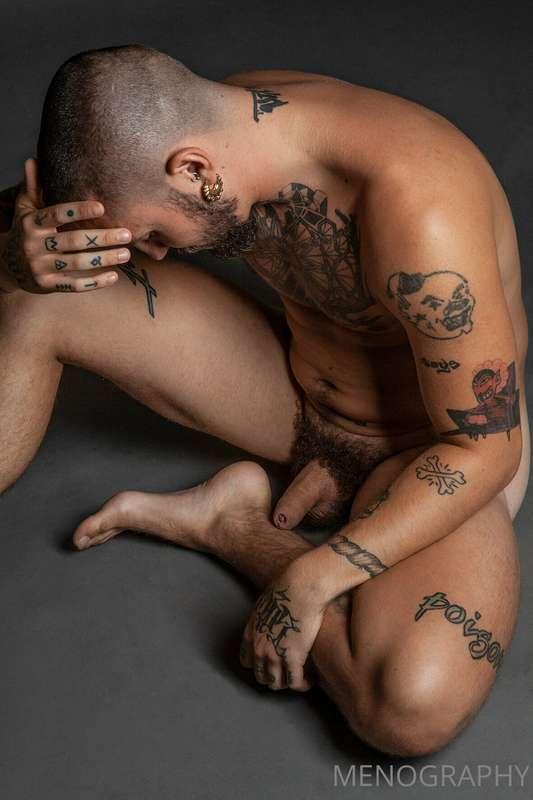 Dont be shy...Hung & uncut - Aaron