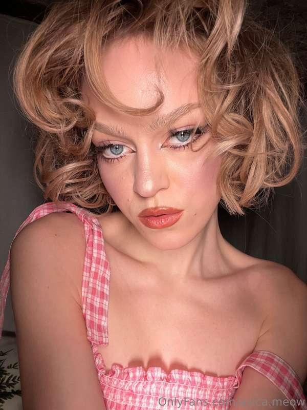 How do you like me looking so cute?💞