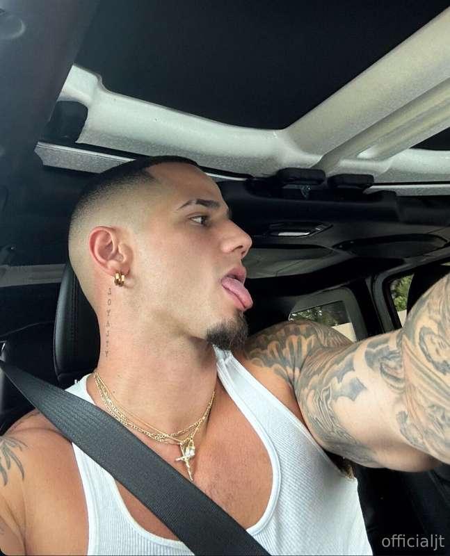 Suns out tongues out 👅