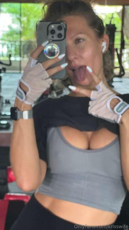 krisswife image #0