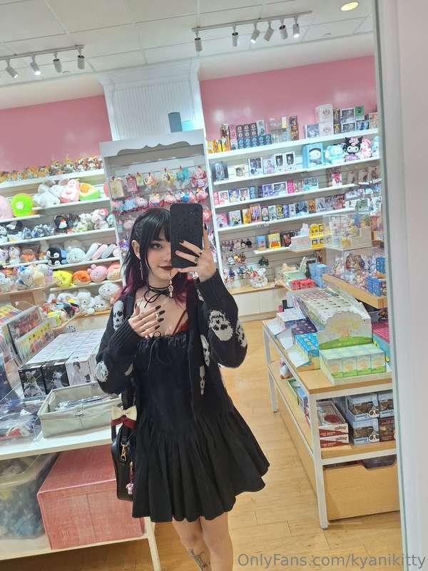I look so out of place in this store lol🖤❤️