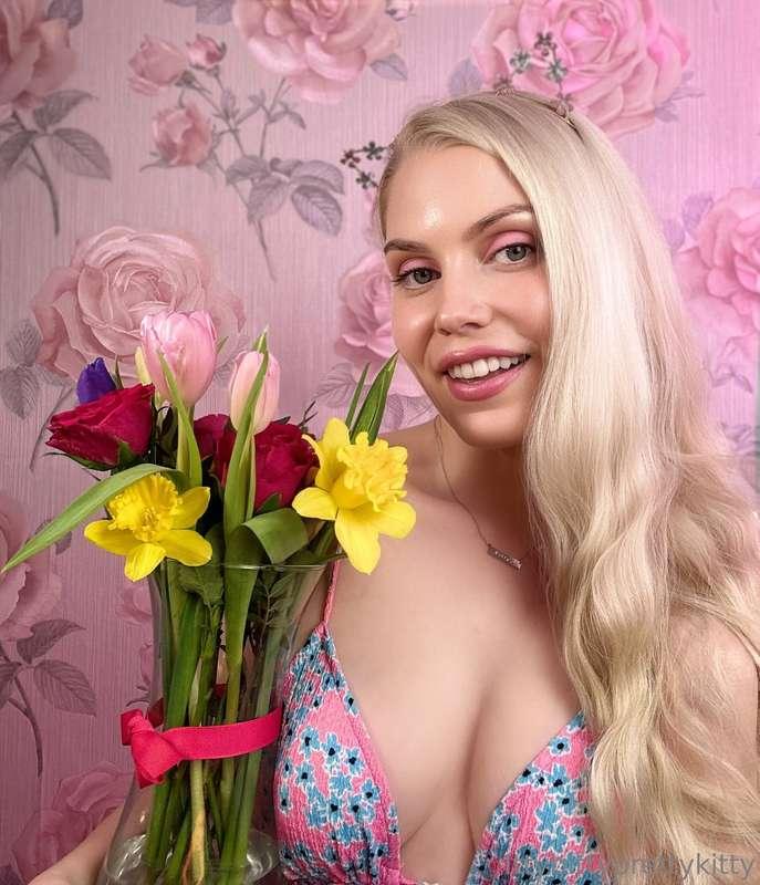 If you want to see the naughty xxx pics from this set sub to..