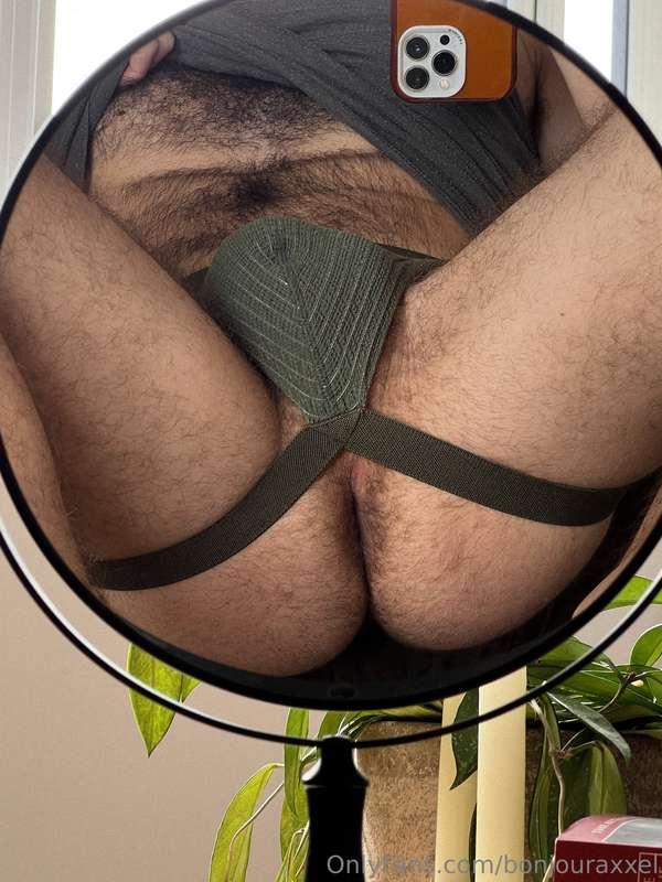 Does this jock make my mancunt look tasty? 😈